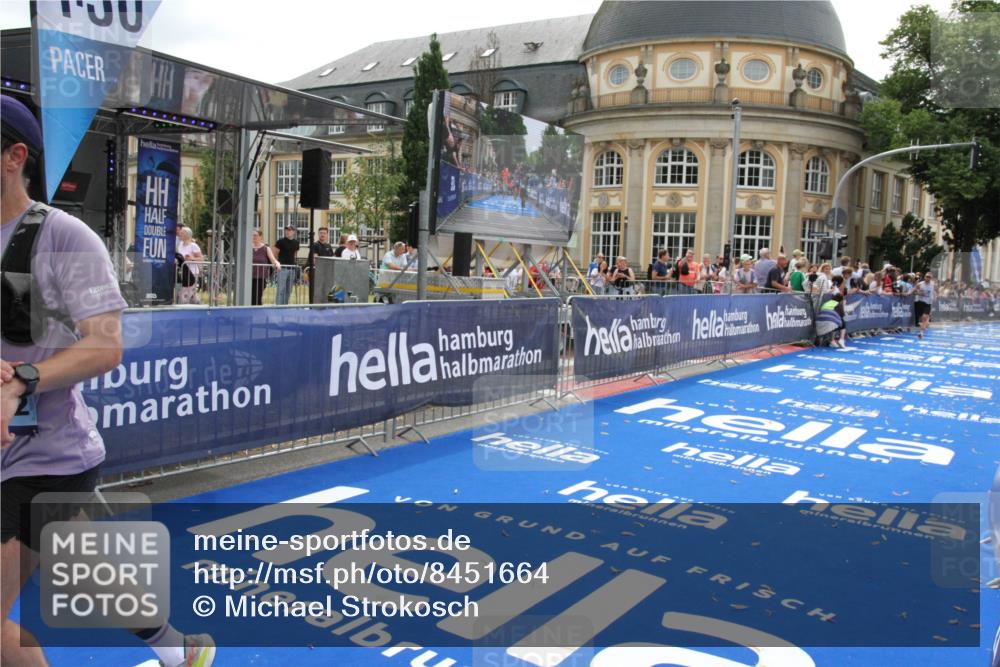29.06.2025 - hella hamburg halbmarathon Michael Strokosch http://msf.ph/oto/8451664 29.06.2025 10:29:58 Ziel 5308, 19202 meine-sportfotos.de
