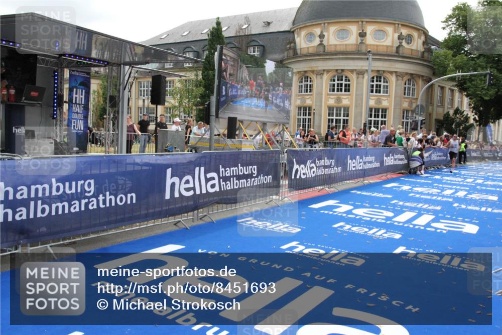 29.06.2025 - hella hamburg halbmarathon Michael Strokosch http://msf.ph/oto/8451693 29.06.2025 10:29:58 Ziel 5308, 19202 meine-sportfotos.de