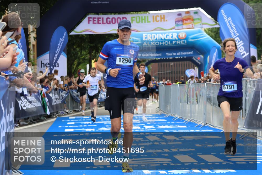 29.06.2025 - hella hamburg halbmarathon Strokosch-Dieckow http://msf.ph/oto/8451695 29.06.2025 10:37:32 Ziel 1290, 2767, 5042, 5791, 6047, 7831, 9017, 9914, 10451, 10922, 11106, 13372, 14934, 18193, 18216 meine-sportfotos.de