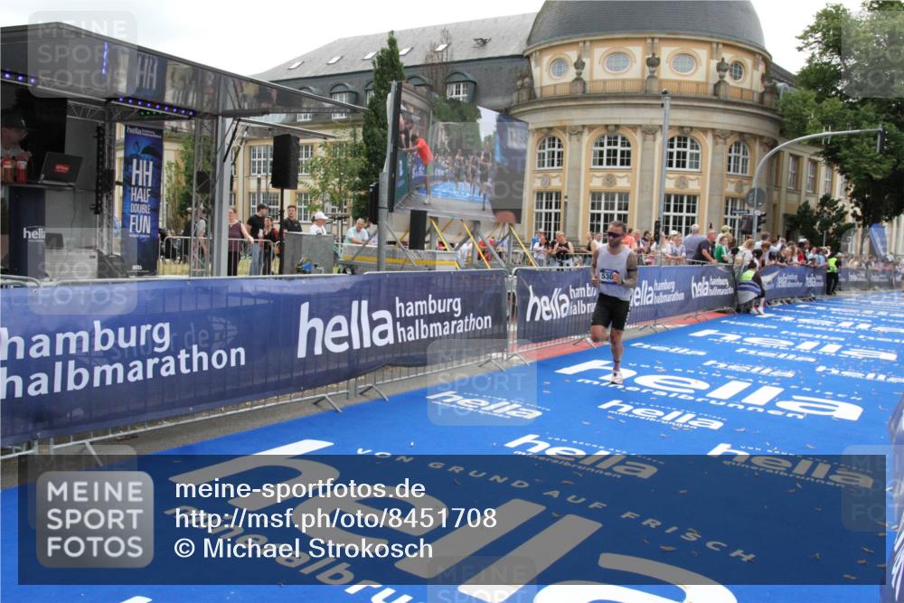 29.06.2025 - hella hamburg halbmarathon Michael Strokosch http://msf.ph/oto/8451708 29.06.2025 10:30:02 Ziel 3189, 5308, 8190, 9634, 10270, 15672, 17768 meine-sportfotos.de