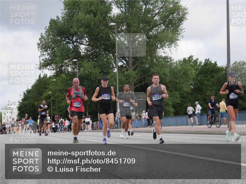 29.06.2025 - hella hamburg halbmarathon Luisa Fischer http://msf.ph/oto/8451709 29.06.2025 10:32:51 Kennedybrücke 7449, 12305, 10162, 18046, 529, 5322, 12537, 1869, 3613, 4982, 5063, 5322, 7449, 8388, 10162 meine-sportfotos.de