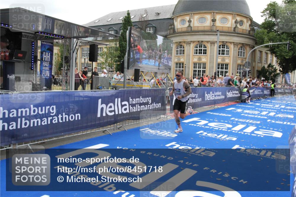 29.06.2025 - hella hamburg halbmarathon Michael Strokosch http://msf.ph/oto/8451718 29.06.2025 10:30:02 Ziel 3189, 5308, 8190, 9634, 10270, 15672, 17768 meine-sportfotos.de