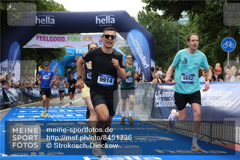 29.06.2025 - hella hamburg halbmarathon Strokosch-Dieckow http://msf.ph/oto/8451736 29.06.2025 10:37:29 Ziel 1290, 2767, 5042, 5791, 6047, 7831, 9017, 9914, 10451, 10922, 11106, 12739, 13372, 15888, 17306, 18159, 18193, 18216, 18723 meine-sportfotos.de