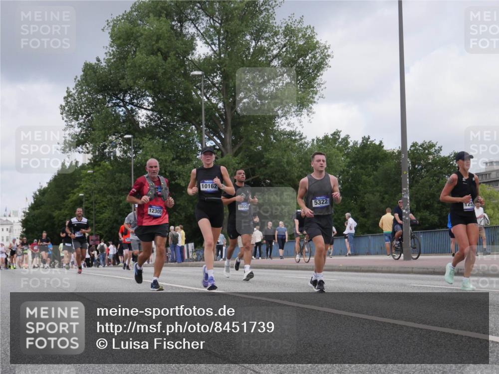 29.06.2025 - hella hamburg halbmarathon Luisa Fischer http://msf.ph/oto/8451739 29.06.2025 10:32:51 Kennedybrücke 12305, 10162, 18046, 5322, 25, 1869, 3613, 4982, 5063, 5322, 7449, 8388, 10162 meine-sportfotos.de