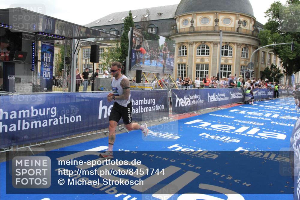 29.06.2025 - hella hamburg halbmarathon Michael Strokosch http://msf.ph/oto/8451744 29.06.2025 10:30:03 Ziel 2689, 3189, 5308, 8190, 9634, 10270, 15672, 17768 meine-sportfotos.de