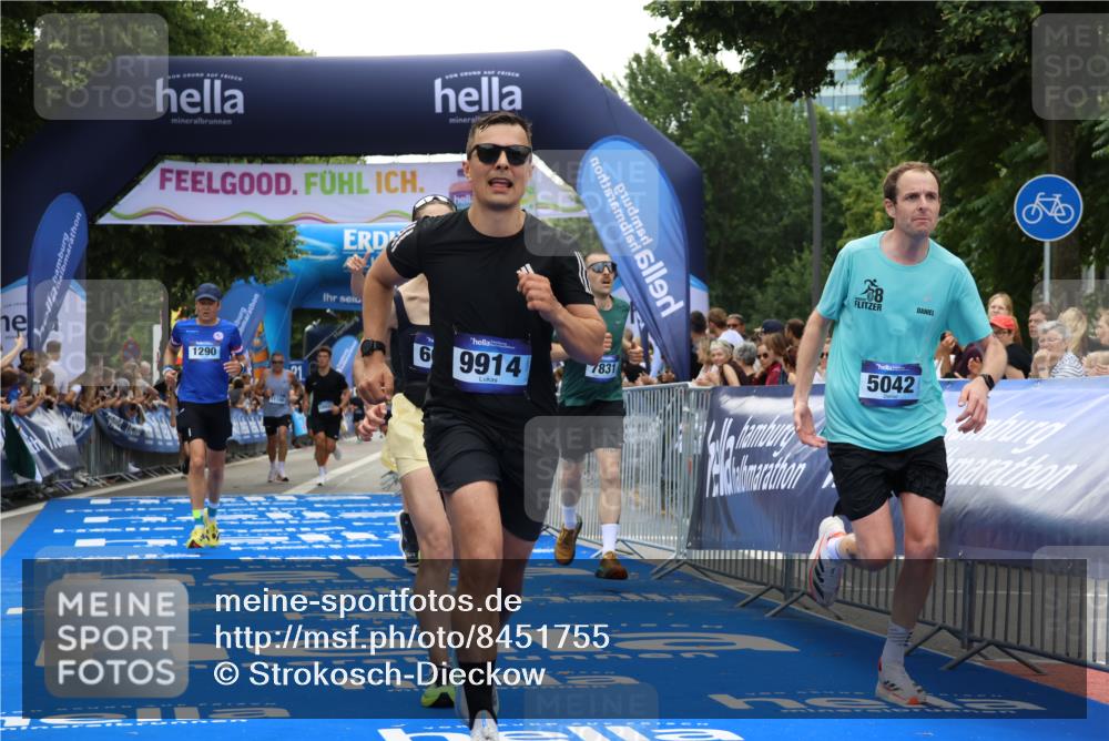 29.06.2025 - hella hamburg halbmarathon Strokosch-Dieckow http://msf.ph/oto/8451755 29.06.2025 10:37:29 Ziel 1290, 2767, 5042, 5791, 6047, 7831, 9017, 9914, 10451, 10922, 11106, 12739, 13372, 15888, 17306, 18159, 18193, 18216, 18723 meine-sportfotos.de