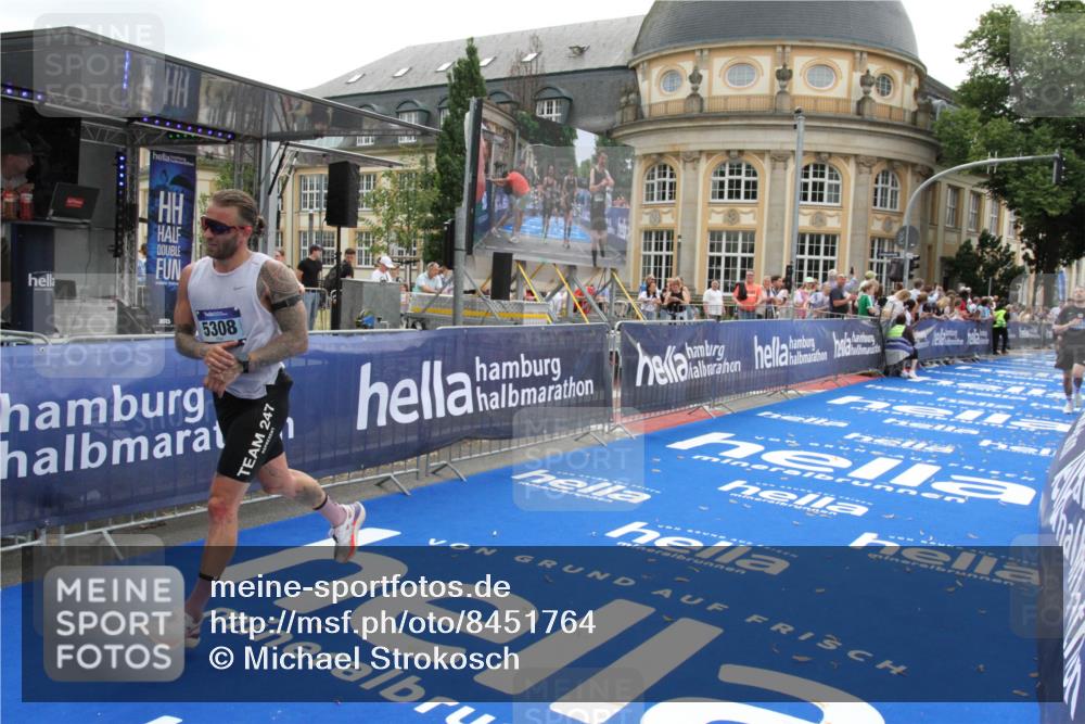 29.06.2025 - hella hamburg halbmarathon Michael Strokosch http://msf.ph/oto/8451764 29.06.2025 10:30:03 Ziel 2689, 3189, 5308, 8190, 9634, 10270, 15672, 17768 meine-sportfotos.de