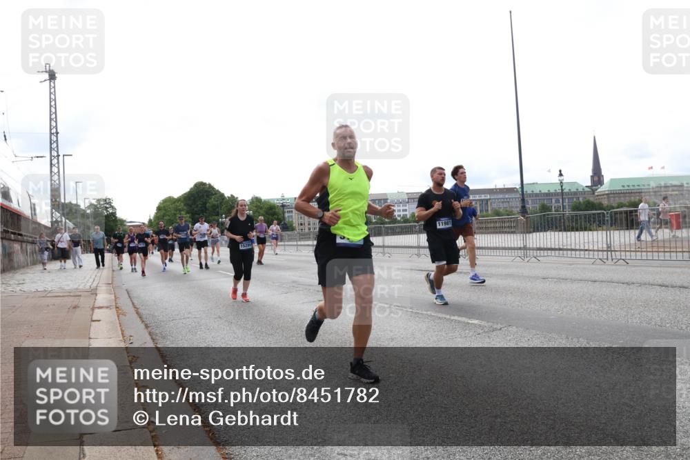 29.06.2025 - hella hamburg halbmarathon Lena Gebhardt http://msf.ph/oto/8451782 29.06.2025 10:30:57 Lombardsbrücke 15299, 11981, 1059, 1472, 1647, 1773, 1979, 2097, 2268, 2505, 2569, 2754, 2755, 3131, 3281, 4198, 4561, 4575, 4819, 5437, 6057, 6195, 6344, 6556, 6620, 6787, 7071, 7120, 7351, 8072, 8073, 8757, 9576, 9830, 10989, 11981, 11984, 11988, 12384, 12460, 12461, 12627, 14095, 14216, 14421, 14803, 15299, 15466, 15589, 15757, 15789, 16504, 16791, 17224, 17463, 17509, 17587, 17742, 17966, 18362, 18795, 18860, 19052, 19226 meine-sportfotos.de
