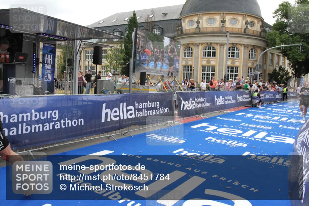 29.06.2025 - hella hamburg halbmarathon Michael Strokosch http://msf.ph/oto/8451784 29.06.2025 10:30:03 Ziel 2689, 3189, 5308, 8190, 9634, 10270, 15672, 17768 meine-sportfotos.de