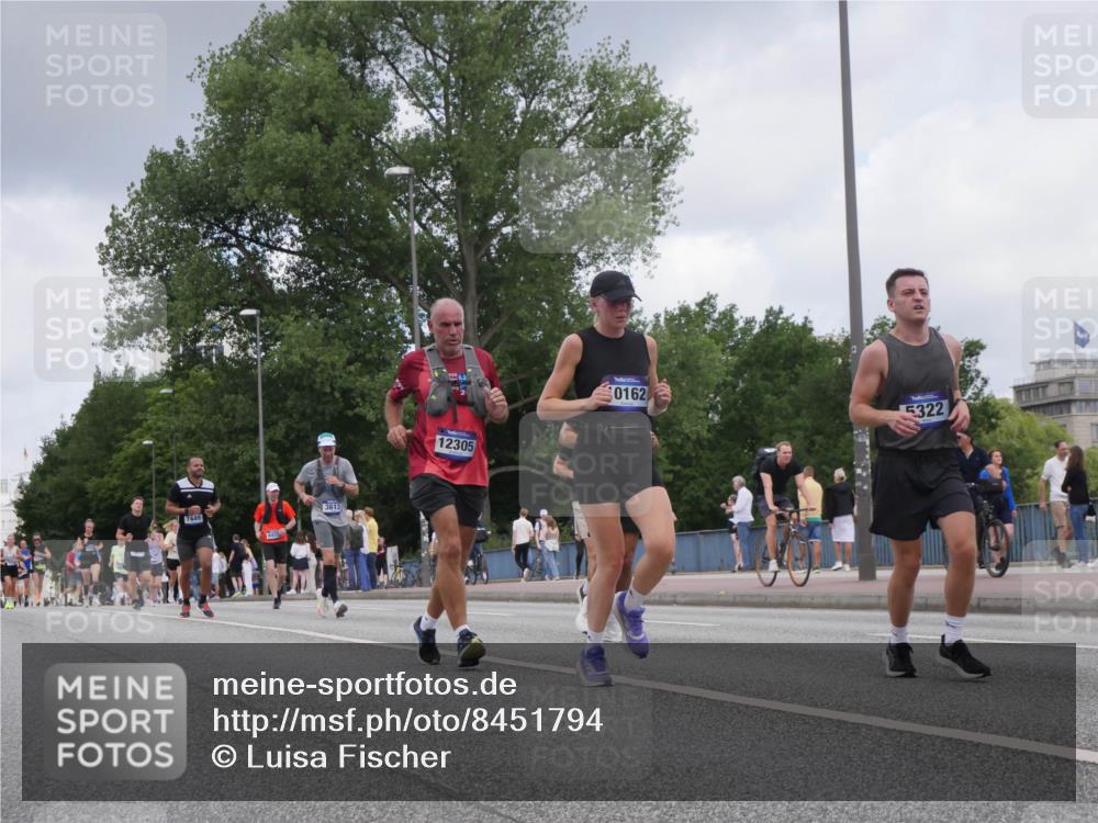 29.06.2025 - hella hamburg halbmarathon Luisa Fischer http://msf.ph/oto/8451794 29.06.2025 10:32:52 Kennedybrücke 7449, 641, 3613, 12305, 0162, 5322, 1192, 1869, 3613, 4982, 5322, 7449, 8388, 10162 meine-sportfotos.de