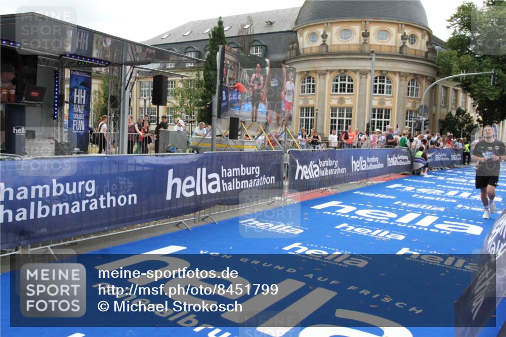 29.06.2025 - hella hamburg halbmarathon Michael Strokosch http://msf.ph/oto/8451799 29.06.2025 10:30:04 Ziel 2689, 3189, 5308, 8190, 9634, 10270, 15672, 17768 meine-sportfotos.de