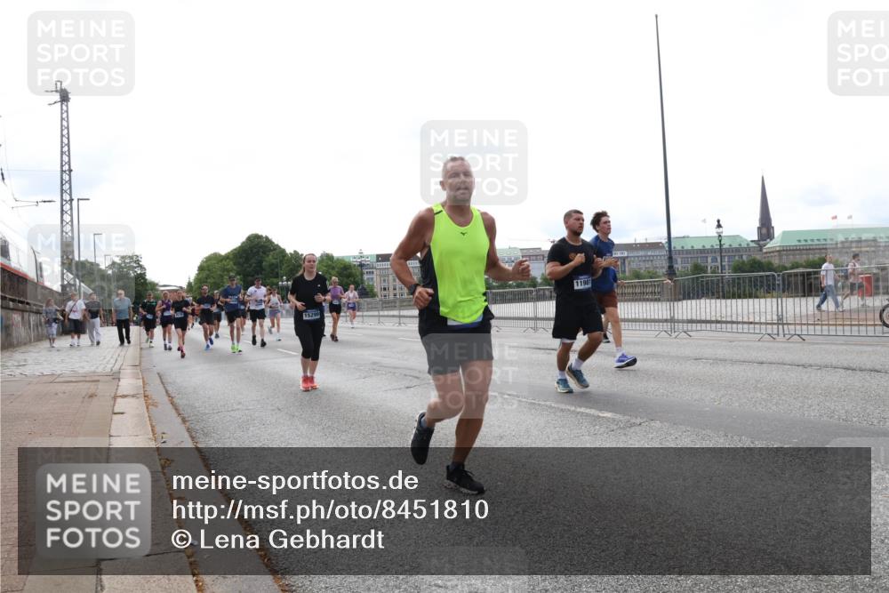 29.06.2025 - hella hamburg halbmarathon Lena Gebhardt http://msf.ph/oto/8451810 29.06.2025 10:30:57 Lombardsbrücke 15299, 11981, 1059, 1472, 1647, 1773, 1979, 2097, 2268, 2505, 2569, 2754, 2755, 3131, 3281, 4198, 4561, 4575, 4819, 5437, 6057, 6195, 6344, 6556, 6620, 6787, 7071, 7120, 7351, 8072, 8073, 8757, 9576, 9830, 10989, 11981, 11984, 11988, 12384, 12460, 12461, 12627, 14095, 14216, 14421, 14803, 15299, 15466, 15589, 15757, 15789, 16504, 16791, 17224, 17463, 17509, 17587, 17742, 17966, 18362, 18795, 18860, 19052, 19226 meine-sportfotos.de