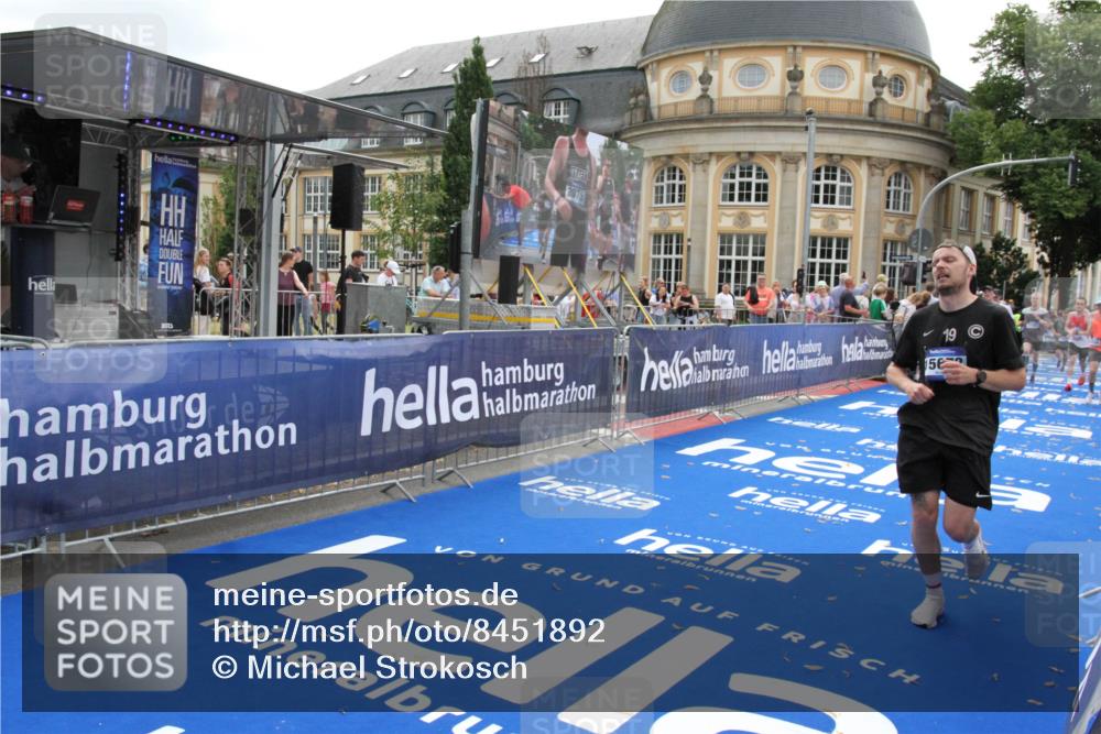 29.06.2025 - hella hamburg halbmarathon Michael Strokosch http://msf.ph/oto/8451892 29.06.2025 10:30:06 Ziel 2689, 3189, 8190, 9634, 10270, 12308, 15507, 15672, 17768 meine-sportfotos.de