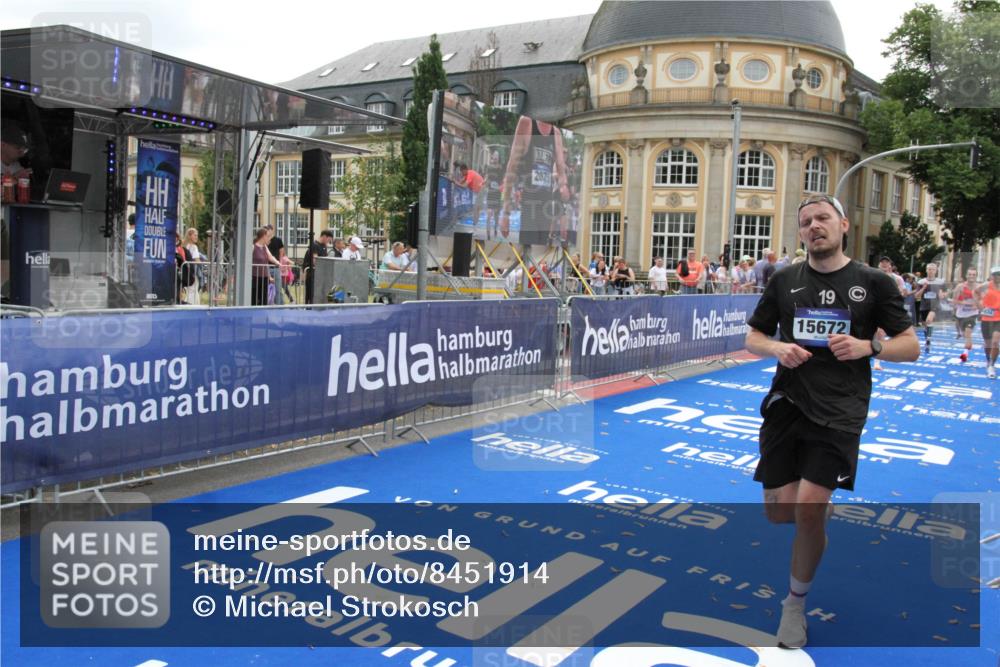 29.06.2025 - hella hamburg halbmarathon Michael Strokosch http://msf.ph/oto/8451914 29.06.2025 10:30:06 Ziel 2689, 3189, 8190, 9634, 10270, 12308, 15507, 15672, 17768 meine-sportfotos.de