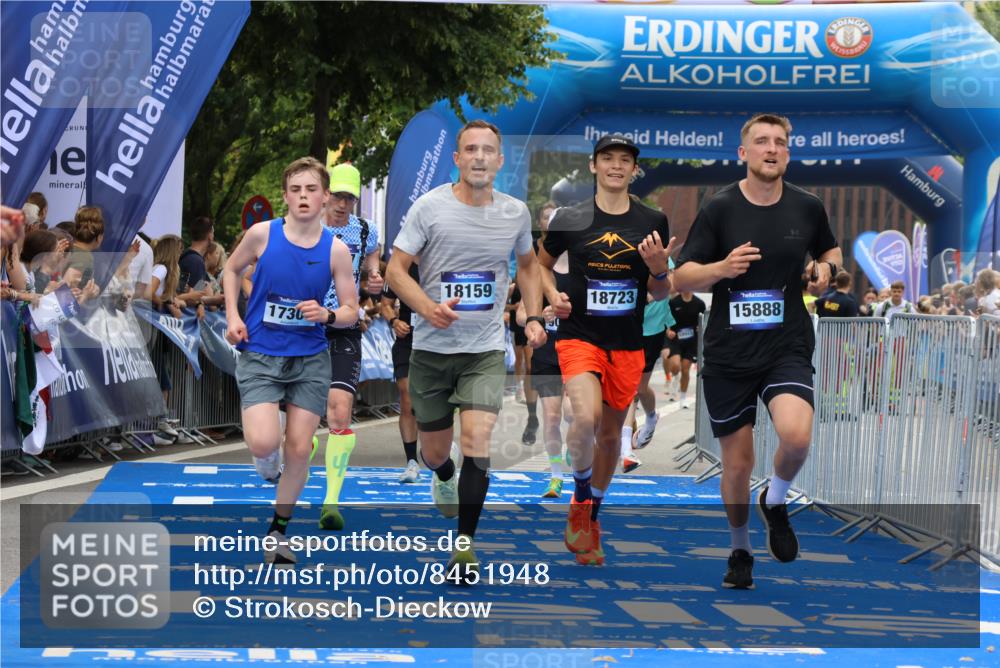 29.06.2025 - hella hamburg halbmarathon Strokosch-Dieckow http://msf.ph/oto/8451948 29.06.2025 10:37:23 Ziel 2767, 5003, 5042, 6047, 9017, 9914, 12739, 12900, 13372, 13854, 14387, 14459, 15888, 17306, 18159, 18723, 18824 meine-sportfotos.de