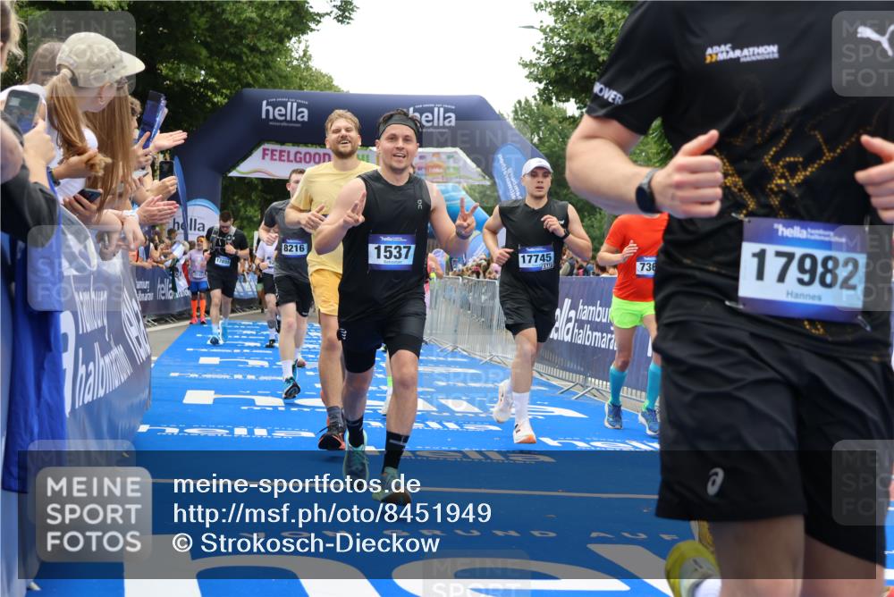29.06.2025 - hella hamburg halbmarathon Strokosch-Dieckow http://msf.ph/oto/8451949 29.06.2025 10:48:21 Ziel 1537, 3747, 5129, 5362, 5528, 6081, 6923, 7367, 7599, 8216, 9262, 9770, 11211, 11451, 11467, 12549, 12840, 13962, 14797, 14990, 15629, 15735, 17745, 17855, 17982, 18790, 18923, 18963, 19127 meine-sportfotos.de