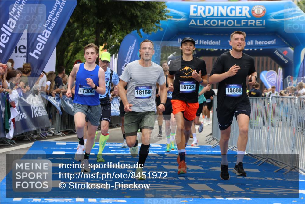 29.06.2025 - hella hamburg halbmarathon Strokosch-Dieckow http://msf.ph/oto/8451972 29.06.2025 10:37:23 Ziel 2767, 5003, 5042, 6047, 9017, 9914, 12739, 12900, 13372, 13854, 14387, 14459, 15888, 17306, 18159, 18723, 18824 meine-sportfotos.de