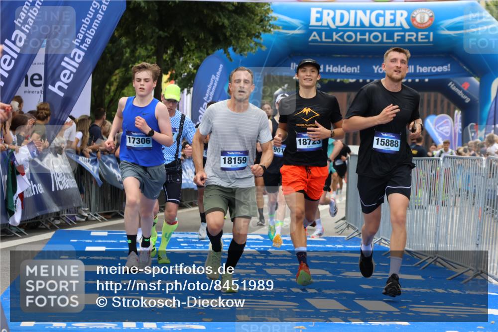 29.06.2025 - hella hamburg halbmarathon Strokosch-Dieckow http://msf.ph/oto/8451989 29.06.2025 10:37:23 Ziel 2767, 5003, 5042, 6047, 9017, 9914, 12739, 12900, 13372, 13854, 14387, 14459, 15888, 17306, 18159, 18723, 18824 meine-sportfotos.de