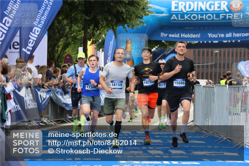 29.06.2025 - hella hamburg halbmarathon Strokosch-Dieckow http://msf.ph/oto/8452014 29.06.2025 10:37:21 Ziel 2767, 5003, 6047, 9017, 12739, 12900, 13372, 13854, 14387, 14459, 15888, 17306, 18159, 18723, 18824 meine-sportfotos.de