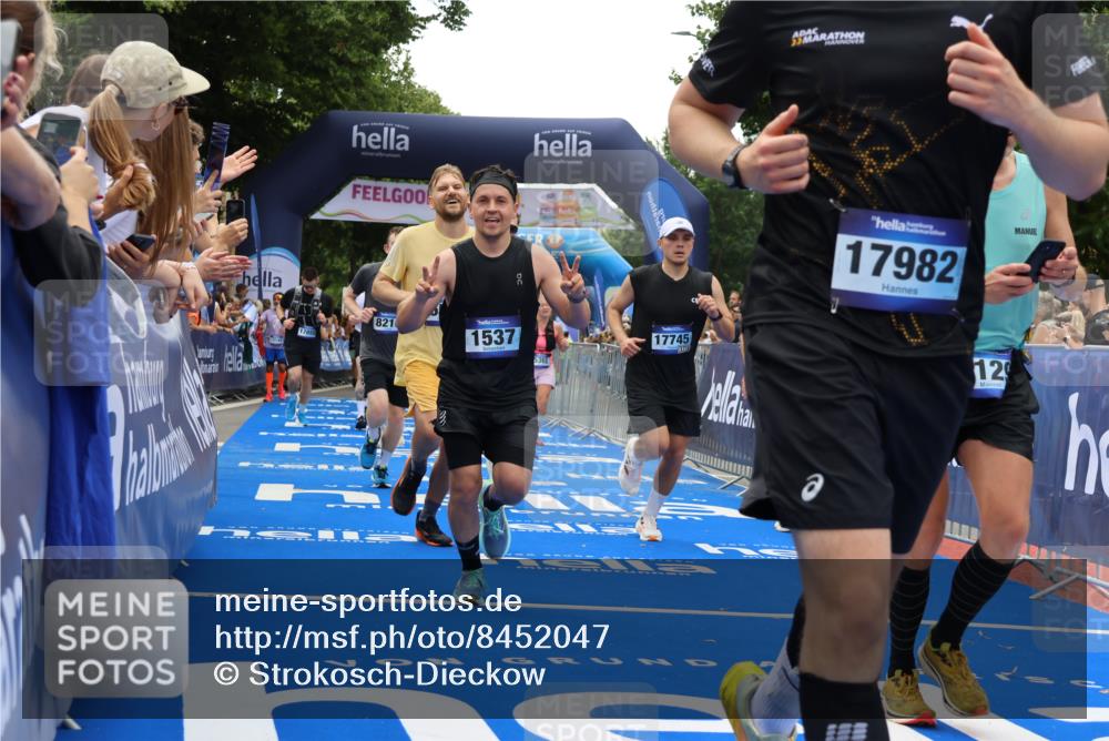 29.06.2025 - hella hamburg halbmarathon Strokosch-Dieckow http://msf.ph/oto/8452047 29.06.2025 10:48:21 Ziel 1537, 3747, 5129, 5362, 5528, 6081, 6923, 7367, 7599, 8216, 9262, 9770, 11211, 11451, 11467, 12549, 12840, 13962, 14797, 14990, 15629, 15735, 17745, 17855, 17982, 18790, 18923, 18963, 19127 meine-sportfotos.de