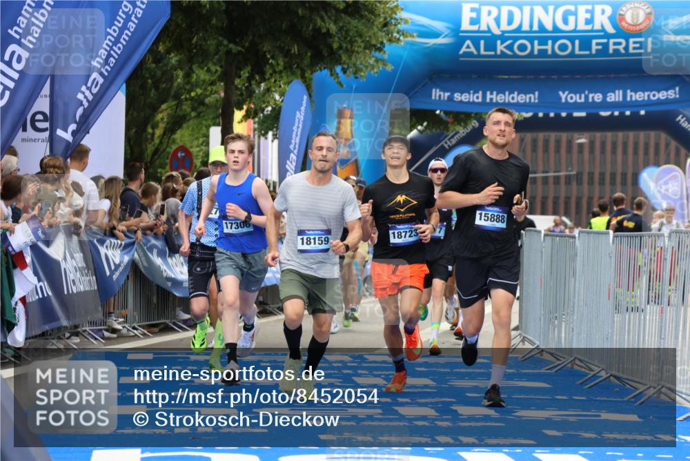29.06.2025 - hella hamburg halbmarathon Strokosch-Dieckow http://msf.ph/oto/8452054 29.06.2025 10:37:22 Ziel 2767, 5003, 5042, 6047, 9017, 9914, 12739, 12900, 13372, 13854, 14387, 14459, 15888, 17306, 18159, 18723, 18824 meine-sportfotos.de