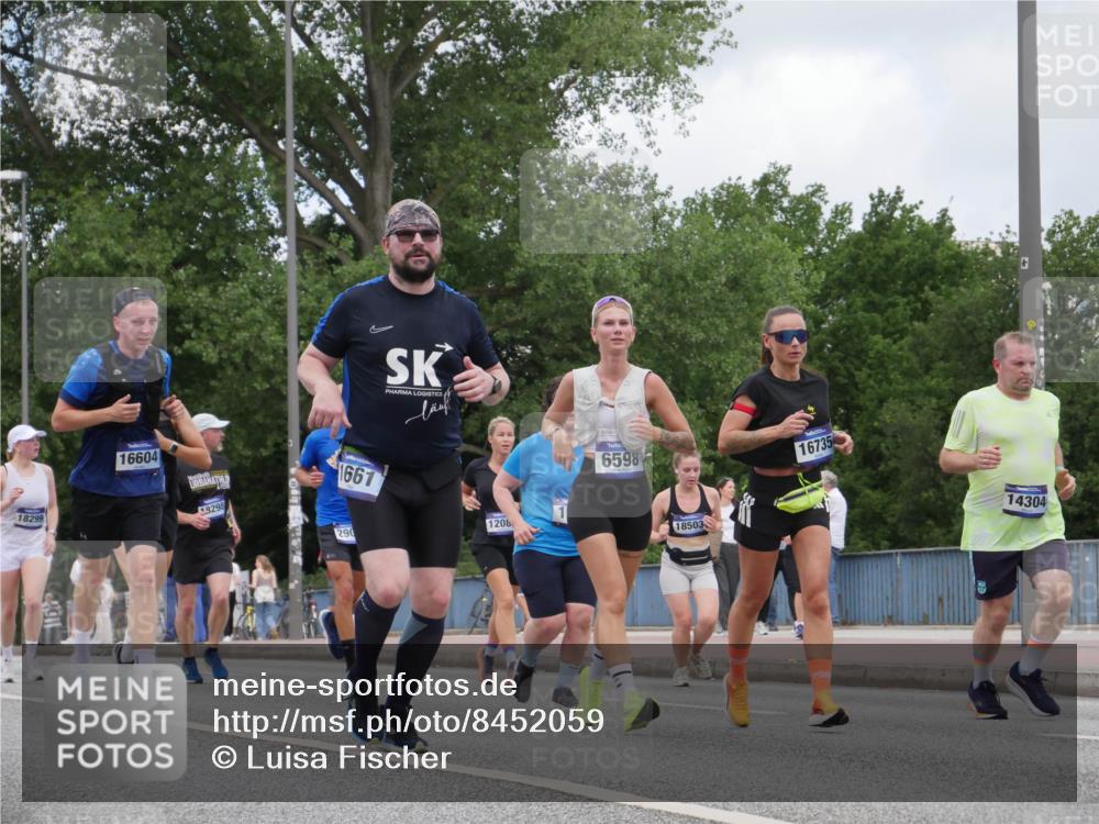 29.06.2025 - hella hamburg halbmarathon Luisa Fischer http://msf.ph/oto/8452059 29.06.2025 10:33:06 Kennedybrücke 18299, 16604, 9298, 1661, 290, 1208, 6598, 18503, 16735, 14304, 1063, 1230, 1661, 2901, 4575, 4580, 6418, 6598, 8048, 10641, 10880 meine-sportfotos.de