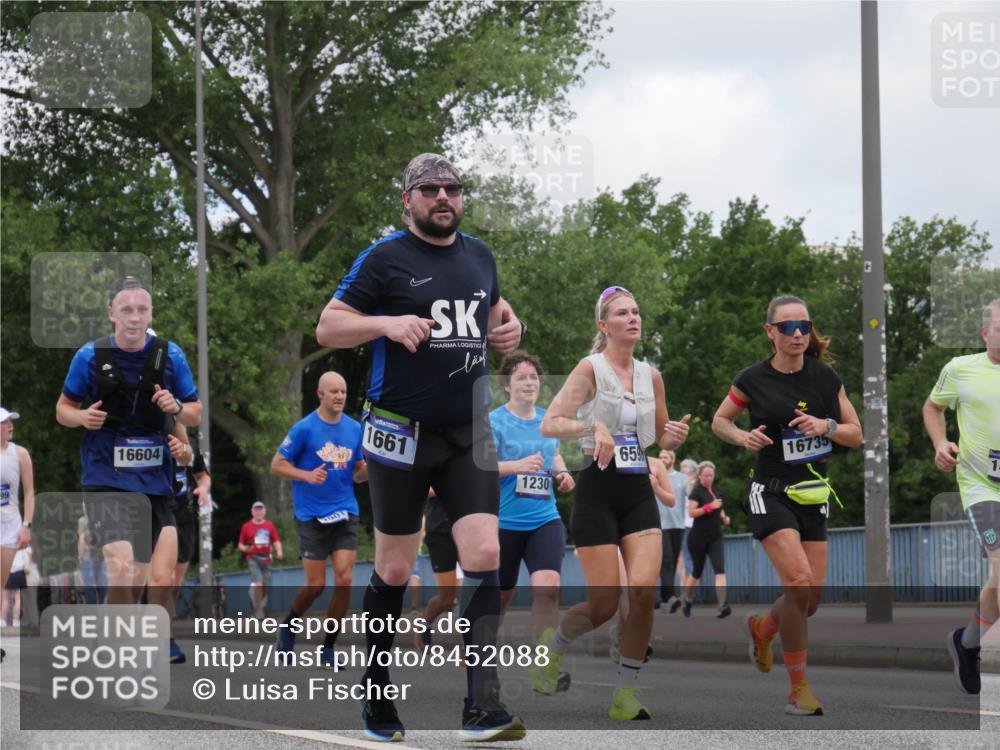 29.06.2025 - hella hamburg halbmarathon Luisa Fischer http://msf.ph/oto/8452088 29.06.2025 10:33:06 Kennedybrücke 99, 16604, 1661, 1230, 65, 16735, 1063, 1230, 1661, 2901, 4575, 4580, 6418, 6598, 8048, 10641, 10880 meine-sportfotos.de