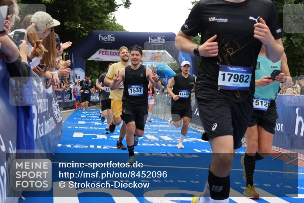 29.06.2025 - hella hamburg halbmarathon Strokosch-Dieckow http://msf.ph/oto/8452096 29.06.2025 10:48:21 Ziel 1537, 3747, 5129, 5362, 5528, 6081, 6923, 7367, 7599, 8216, 9262, 9770, 11211, 11451, 11467, 12549, 12840, 13962, 14797, 14990, 15629, 15735, 17745, 17855, 17982, 18790, 18923, 18963, 19127 meine-sportfotos.de