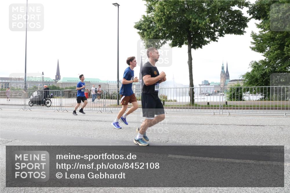 29.06.2025 - hella hamburg halbmarathon Lena Gebhardt http://msf.ph/oto/8452108 29.06.2025 10:30:59 Lombardsbrücke 119, 1059, 1472, 1647, 1773, 1979, 2097, 2268, 2414, 2505, 2569, 2754, 2755, 3131, 3281, 4198, 4561, 4817, 5437, 5943, 6057, 6195, 6344, 6556, 6620, 6787, 7071, 7120, 7351, 8050, 8072, 8073, 8757, 9576, 9830, 10989, 11981, 11984, 11988, 12384, 12460, 12461, 12627, 14095, 14216, 14803, 15299, 15466, 15589, 15757, 16457, 16791, 17224, 17463, 17509, 17587, 17742, 17966, 18362, 18795, 18860, 19052, 19226 meine-sportfotos.de
