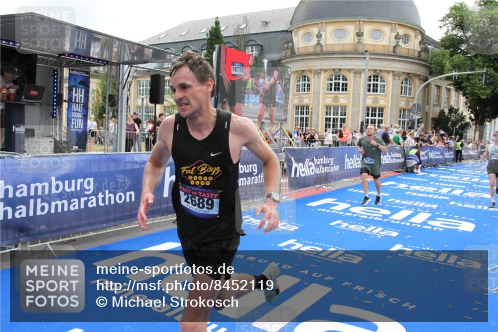29.06.2025 - hella hamburg halbmarathon Michael Strokosch http://msf.ph/oto/8452119 29.06.2025 10:30:11 Ziel 1758, 2689, 3189, 8190, 8323, 9634, 10270, 12308, 15507, 17768 meine-sportfotos.de