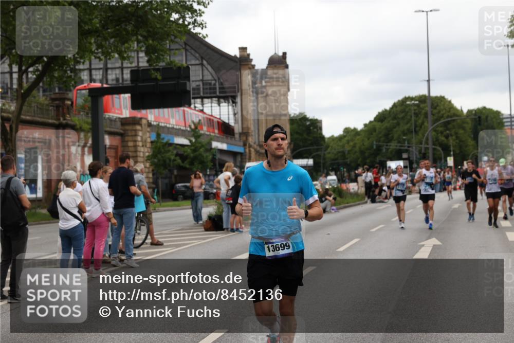 29.06.2025 - hella hamburg halbmarathon Yannick Fuchs http://msf.ph/oto/8452136 29.06.2025 10:55:53 20KM 1135, 1138, 1147, 1190, 3097, 3400, 3921, 4095, 4859, 5547, 5839, 6580, 6815, 7049, 8364, 9297, 9928, 10177, 10194, 10746, 10797, 11465, 12125, 12567, 13491, 13699, 13958, 14574, 14605, 15252, 15291, 15520, 15539, 15686, 15733, 15908, 16128, 16145, 17939, 18000, 18551, 18799, 18808 meine-sportfotos.de