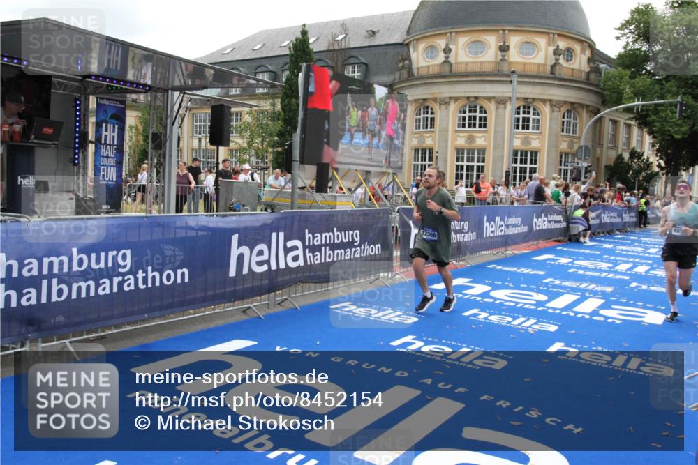 29.06.2025 - hella hamburg halbmarathon Michael Strokosch http://msf.ph/oto/8452154 29.06.2025 10:30:11 Ziel 1758, 2689, 3189, 8190, 8323, 9634, 10270, 12308, 15507, 17768 meine-sportfotos.de
