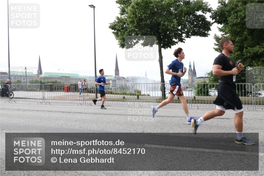 29.06.2025 - hella hamburg halbmarathon Lena Gebhardt http://msf.ph/oto/8452170 29.06.2025 10:30:59 Lombardsbrücke 1059, 1472, 1647, 1773, 1979, 2097, 2268, 2414, 2505, 2569, 2754, 2755, 3131, 3281, 4198, 4561, 4817, 5437, 5943, 6057, 6195, 6344, 6556, 6620, 6787, 7071, 7120, 7351, 8050, 8072, 8073, 8757, 9576, 9830, 10989, 11981, 11984, 11988, 12384, 12460, 12461, 12627, 14095, 14216, 14803, 15299, 15466, 15589, 15757, 16457, 16791, 17224, 17463, 17509, 17587, 17742, 17966, 18362, 18795, 18860, 19052, 19226 meine-sportfotos.de