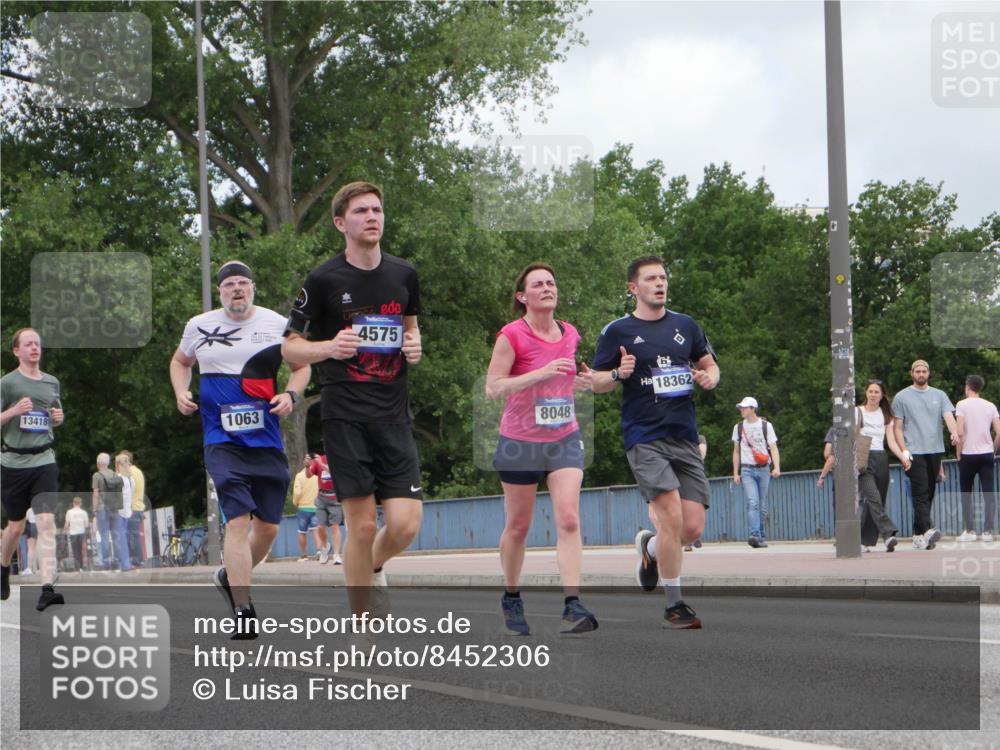 29.06.2025 - hella hamburg halbmarathon Luisa Fischer http://msf.ph/oto/8452306 29.06.2025 10:33:12 Kennedybrücke 13418, 1063, 4575, 19, 8048, 18362, 1063, 1230, 1661, 2901, 3573, 4575, 8048, 10880 meine-sportfotos.de