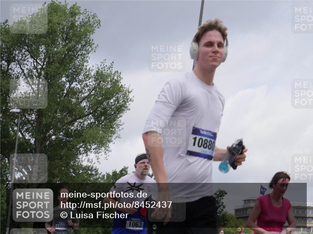 29.06.2025 - hella hamburg halbmarathon Luisa Fischer http://msf.ph/oto/8452437 29.06.2025 10:33:14 Kennedybrücke 13418, 1063, 10880, 1063, 1230, 2901, 3524, 3573, 4575, 8048, 10880 meine-sportfotos.de