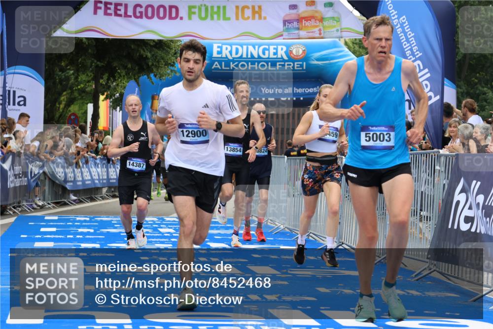 29.06.2025 - hella hamburg halbmarathon Strokosch-Dieckow http://msf.ph/oto/8452468 29.06.2025 10:37:16 Ziel 4860, 5003, 8362, 10190, 11423, 12739, 12900, 13854, 13972, 14387, 14459, 15178, 15888, 17137, 17306, 17726, 18824 meine-sportfotos.de