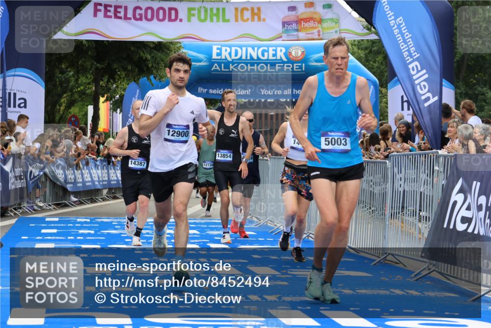 29.06.2025 - hella hamburg halbmarathon Strokosch-Dieckow http://msf.ph/oto/8452494 29.06.2025 10:37:16 Ziel 4860, 5003, 8362, 10190, 11423, 12739, 12900, 13854, 13972, 14387, 14459, 15178, 15888, 17137, 17306, 17726, 18824 meine-sportfotos.de