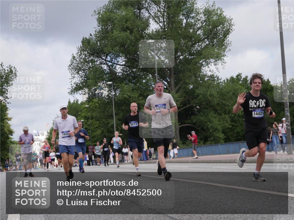 29.06.2025 - hella hamburg halbmarathon Luisa Fischer http://msf.ph/oto/8452500 29.06.2025 10:33:17 Kennedybrücke 3524, 1841, 16306, 16504, 3573, 12710, 14421, 1063, 3524, 3573, 4198, 4819, 8048, 10880 meine-sportfotos.de