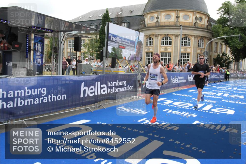 29.06.2025 - hella hamburg halbmarathon Michael Strokosch http://msf.ph/oto/8452552 29.06.2025 10:30:23 Ziel 10173, 12691 meine-sportfotos.de