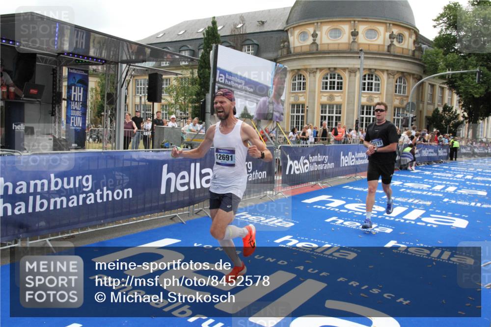 29.06.2025 - hella hamburg halbmarathon Michael Strokosch http://msf.ph/oto/8452578 29.06.2025 10:30:23 Ziel 10173, 12691 meine-sportfotos.de