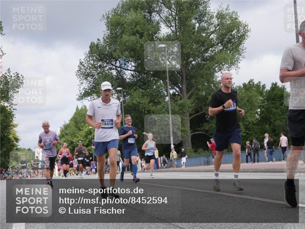 29.06.2025 - hella hamburg halbmarathon Luisa Fischer http://msf.ph/oto/8452594 29.06.2025 10:33:19 Kennedybrücke 3524, 10322, 4195, 18414, 16306, 13, 1063, 3524, 3573, 4198, 4819, 6626, 8048, 10322 meine-sportfotos.de