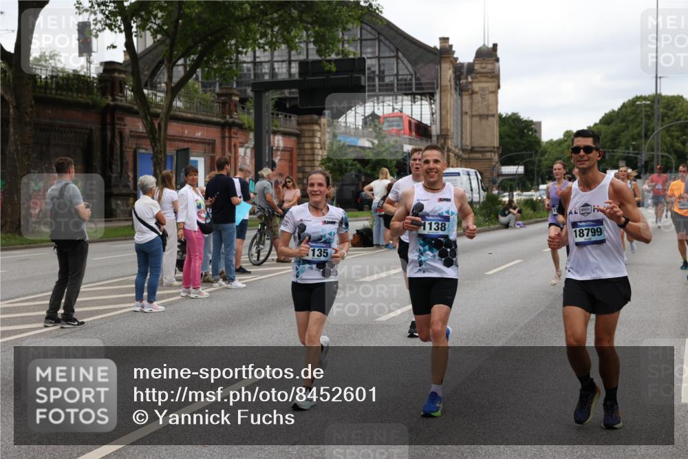 29.06.2025 - hella hamburg halbmarathon Yannick Fuchs http://msf.ph/oto/8452601 29.06.2025 10:55:58 20KM 1135, 1138, 1147, 1190, 3097, 3921, 4095, 4859, 5547, 6580, 6815, 8154, 8364, 9297, 9718, 9928, 10177, 10194, 10746, 10797, 11968, 12567, 13699, 13958, 14574, 15252, 15291, 15520, 15539, 15686, 15859, 15908, 17532, 17939, 18000, 18551, 18799, 18808, 18919 meine-sportfotos.de
