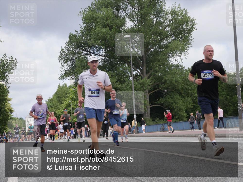 29.06.2025 - hella hamburg halbmarathon Luisa Fischer http://msf.ph/oto/8452615 29.06.2025 10:33:19 Kennedybrücke 3524, 10322, 4198, 4819, 18414, 16306, 16504, 3573, 1063, 3524, 3573, 4198, 4819, 6626, 8048, 10322 meine-sportfotos.de