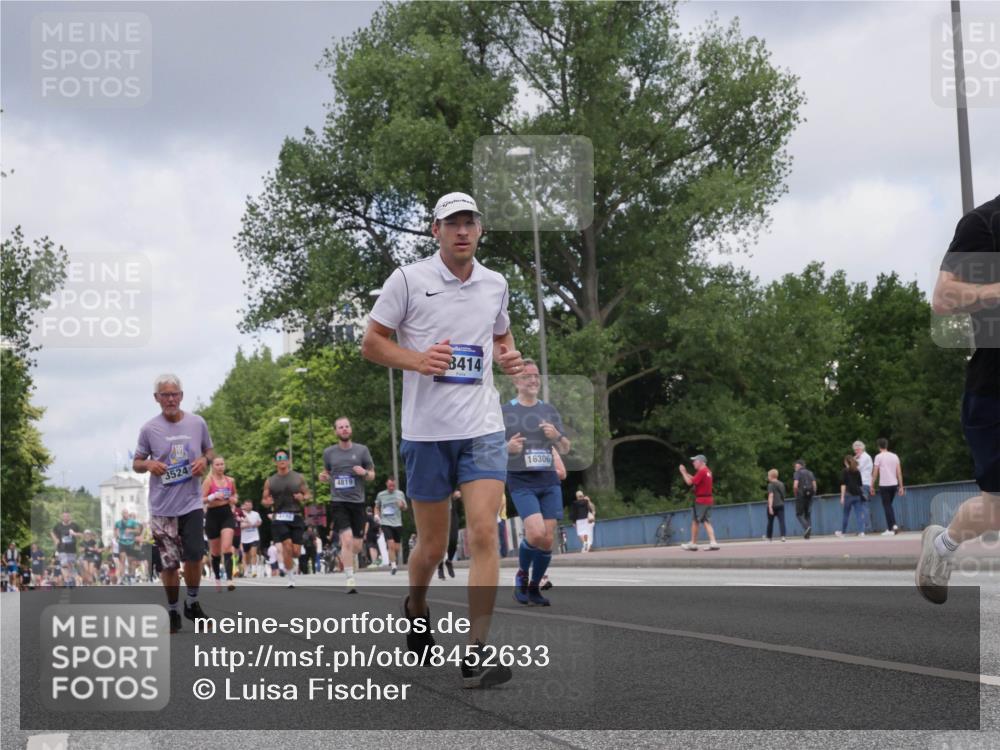 29.06.2025 - hella hamburg halbmarathon Luisa Fischer http://msf.ph/oto/8452633 29.06.2025 10:33:20 Kennedybrücke 3524, 3414, 4819, 16306, 3524, 3573, 4198, 4819, 6626, 10322 meine-sportfotos.de