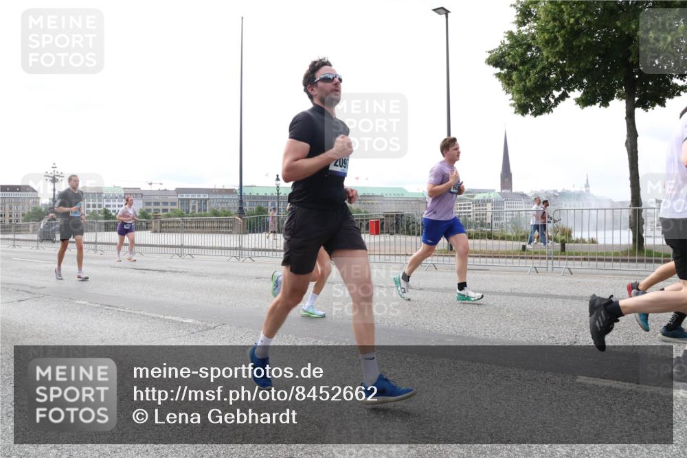 29.06.2025 - hella hamburg halbmarathon Lena Gebhardt http://msf.ph/oto/8452662 29.06.2025 10:31:03 Lombardsbrücke 607, 1059, 1292, 1472, 1773, 1979, 2097, 2268, 2414, 2505, 2569, 2914, 3131, 3281, 4198, 4561, 4817, 5437, 5943, 6057, 6195, 6344, 6556, 6620, 6787, 7071, 7120, 7351, 7604, 8050, 8072, 8073, 8757, 9576, 9830, 10111, 10989, 11981, 11984, 11988, 12384, 12627, 14095, 14216, 14349, 14803, 15299, 15466, 15589, 15725, 16457, 16791, 17224, 17463, 17509, 17587, 17742, 17966, 18362, 18795, 18860, 19052, 19226 meine-sportfotos.de