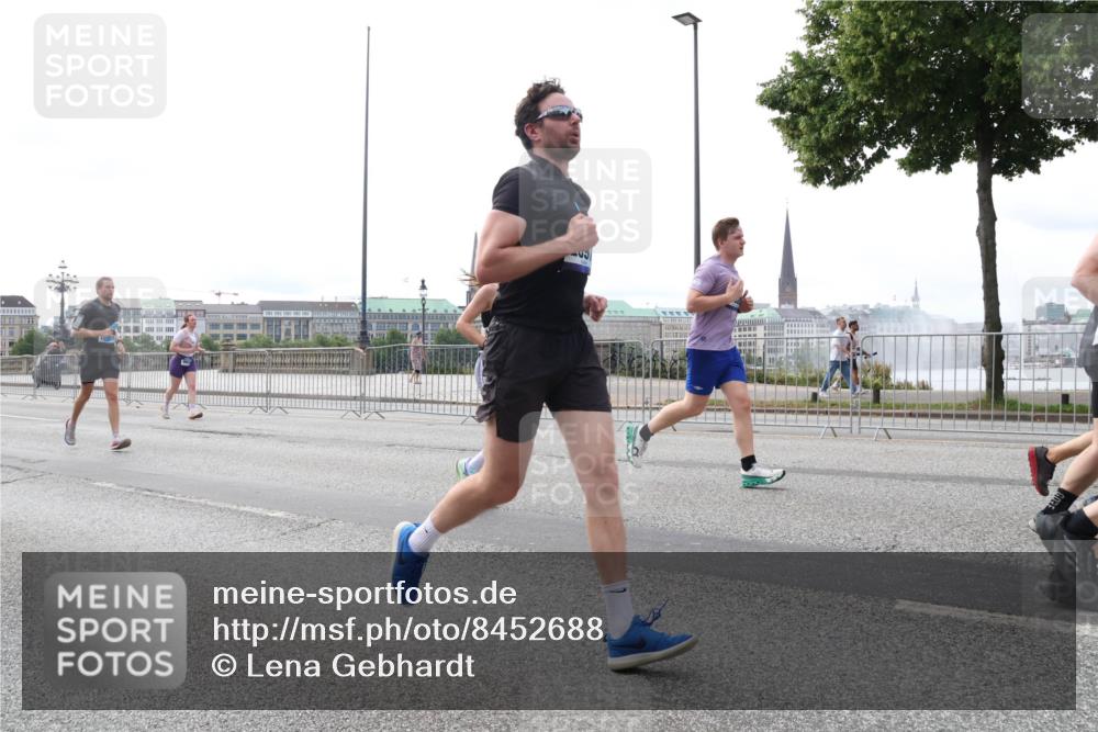 29.06.2025 - hella hamburg halbmarathon Lena Gebhardt http://msf.ph/oto/8452688 29.06.2025 10:31:03 Lombardsbrücke 1059, 1292, 1472, 1773, 1979, 2097, 2268, 2414, 2505, 2569, 2914, 3131, 3281, 4198, 4561, 4817, 5437, 5943, 6057, 6195, 6344, 6556, 6620, 6787, 7071, 7120, 7351, 7604, 8050, 8072, 8073, 8757, 9576, 9830, 10111, 10989, 11981, 11984, 11988, 12384, 12627, 14095, 14216, 14349, 14803, 15299, 15466, 15589, 15725, 16457, 16791, 17224, 17463, 17509, 17587, 17742, 17966, 18362, 18795, 18860, 19052, 19226 meine-sportfotos.de