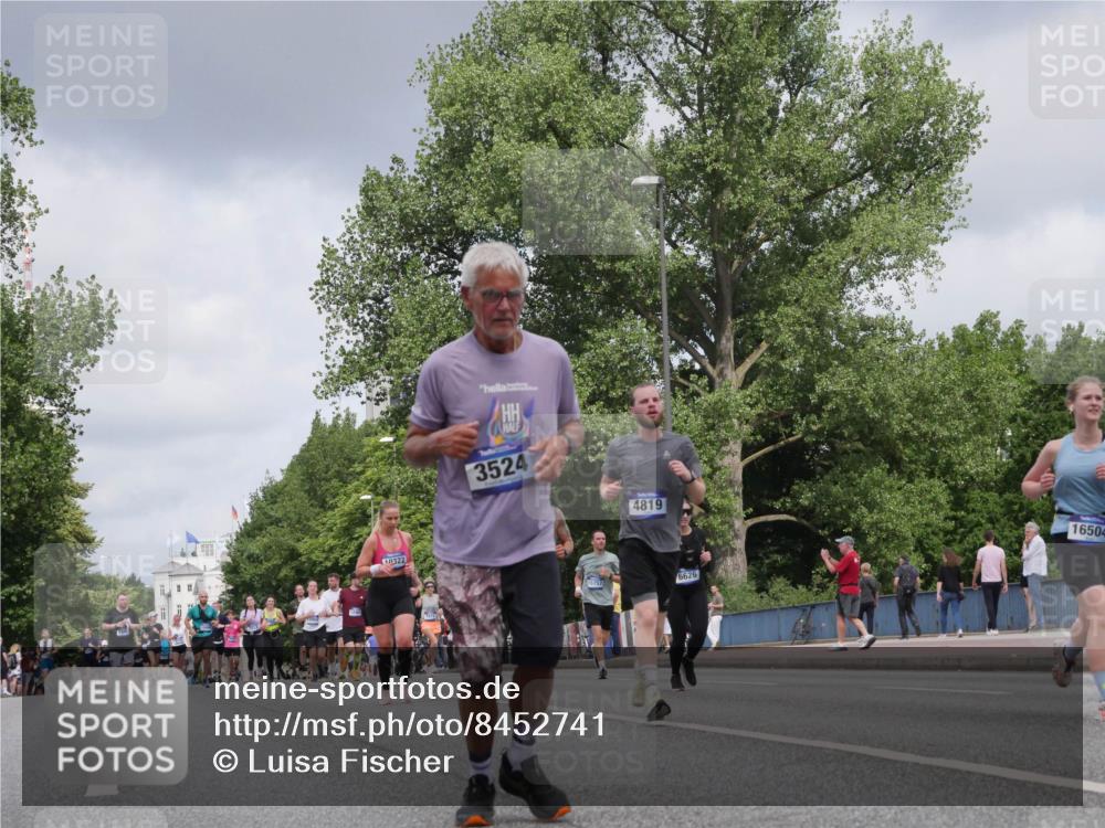 29.06.2025 - hella hamburg halbmarathon Luisa Fischer http://msf.ph/oto/8452741 29.06.2025 10:33:23 Kennedybrücke 10322, 3524, 4819, 6626, 16504, 3524, 3573, 4198, 4819, 6626, 10322 meine-sportfotos.de