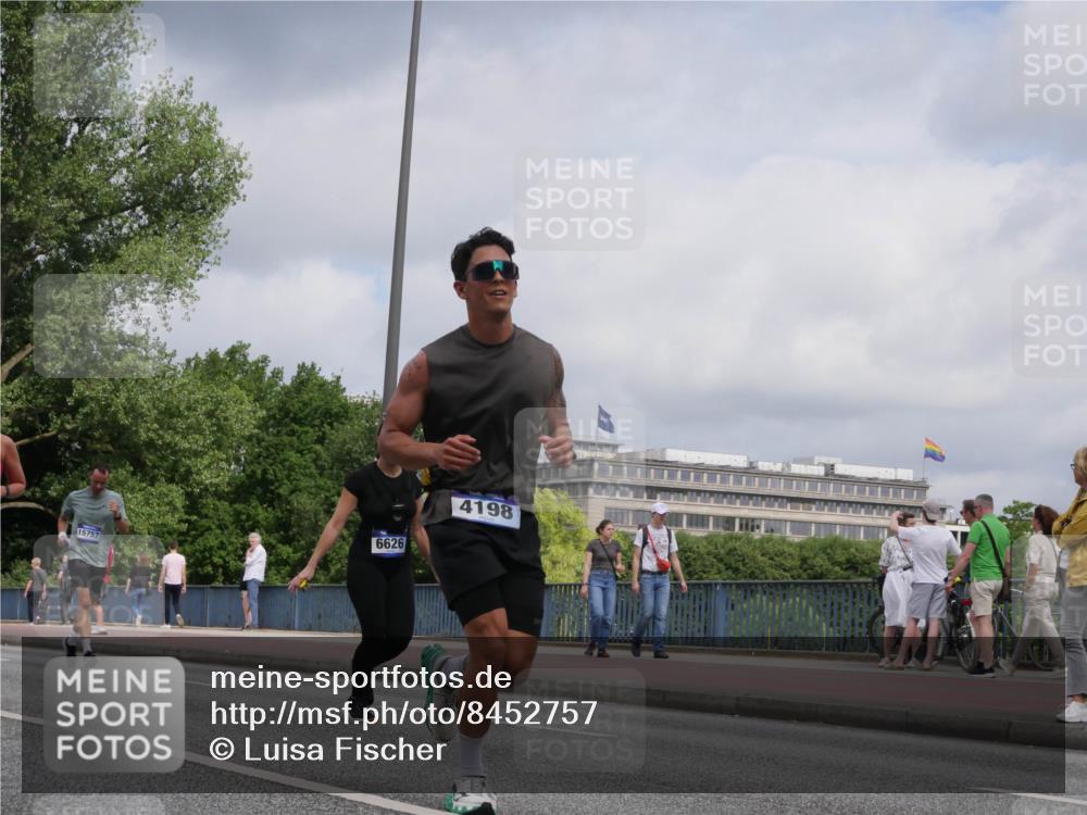 29.06.2025 - hella hamburg halbmarathon Luisa Fischer http://msf.ph/oto/8452757 29.06.2025 10:33:26 Kennedybrücke 15757, 6626, 4198, 3524, 4198, 4819, 6626, 10322 meine-sportfotos.de