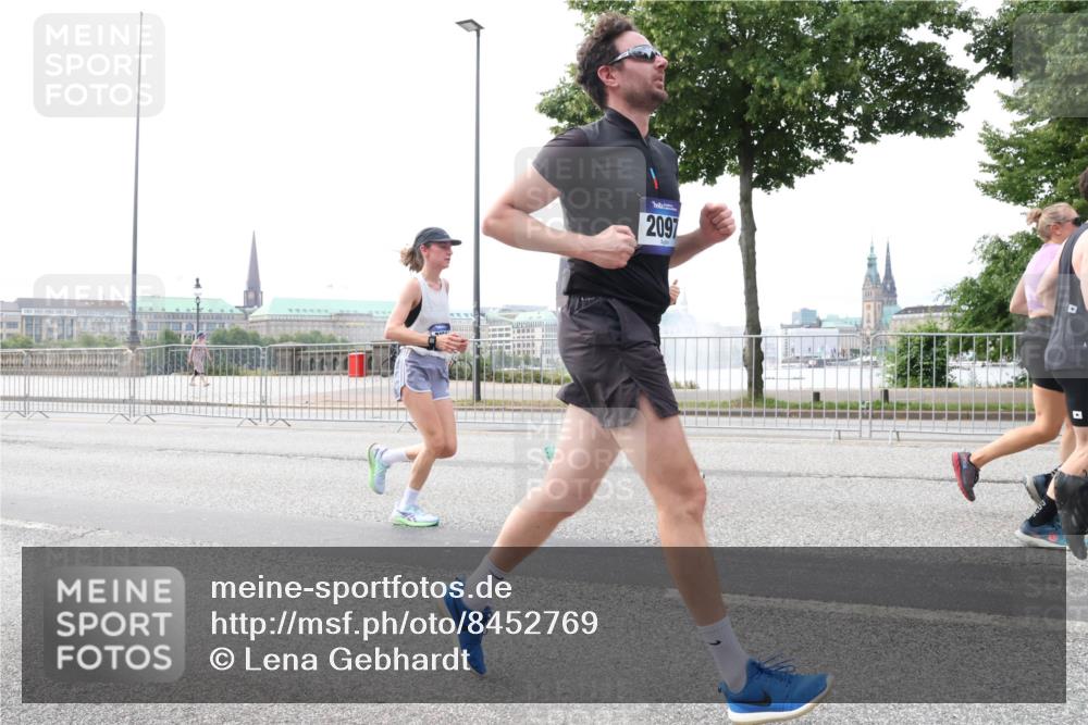 29.06.2025 - hella hamburg halbmarathon Lena Gebhardt http://msf.ph/oto/8452769 29.06.2025 10:31:04 Lombardsbrücke 2097, 1059, 1292, 1472, 1773, 1979, 2097, 2268, 2414, 2505, 2569, 2914, 3131, 3281, 4198, 4561, 4817, 5437, 5943, 6057, 6195, 6556, 6620, 6787, 7071, 7120, 7351, 7604, 8050, 8072, 8073, 8757, 9576, 9830, 10111, 10989, 11981, 11984, 11988, 12384, 12627, 14095, 14216, 14349, 14803, 15299, 15466, 15589, 15725, 16457, 16791, 17224, 17463, 17509, 17587, 17742, 17966, 18362, 18795, 18860, 19052, 19226 meine-sportfotos.de