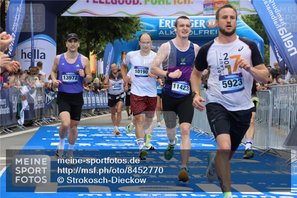 29.06.2025 - hella hamburg halbmarathon Strokosch-Dieckow http://msf.ph/oto/8452770 29.06.2025 10:37:10 Ziel 4860, 5003, 5923, 6458, 7482, 8362, 9178, 10190, 10738, 11120, 11423, 12900, 13972, 15178, 15410, 16992, 17137, 17658, 17726 meine-sportfotos.de